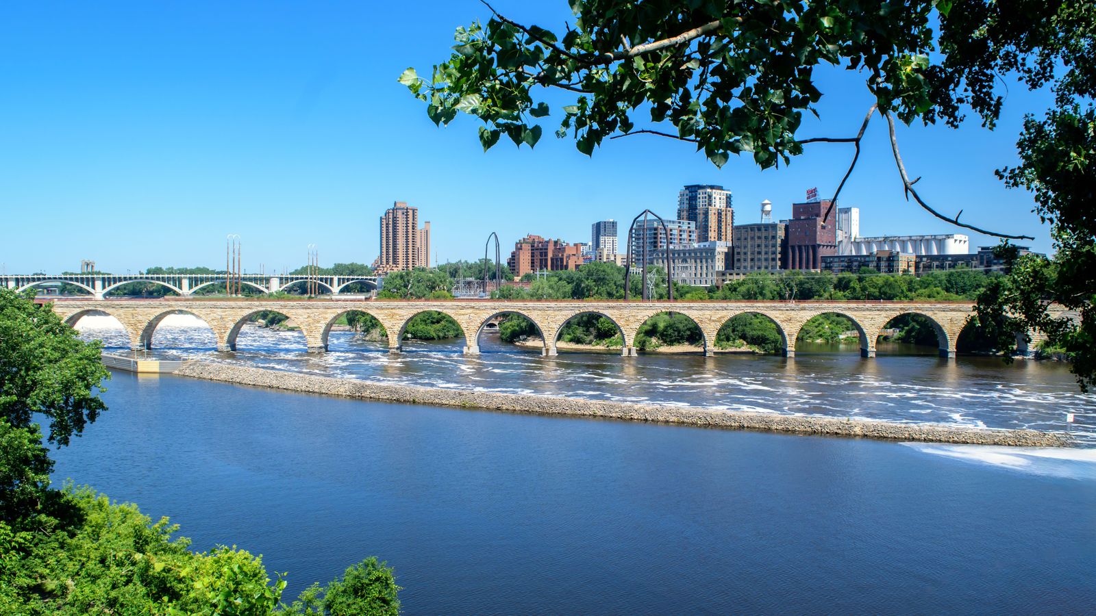 Chauffeur Service Minneapolis | MSP Airport & Twin Cities Cars