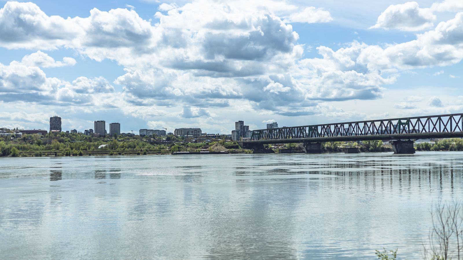 Chauffeur Service Moncton | YQM Airport & Hopewell Rocks