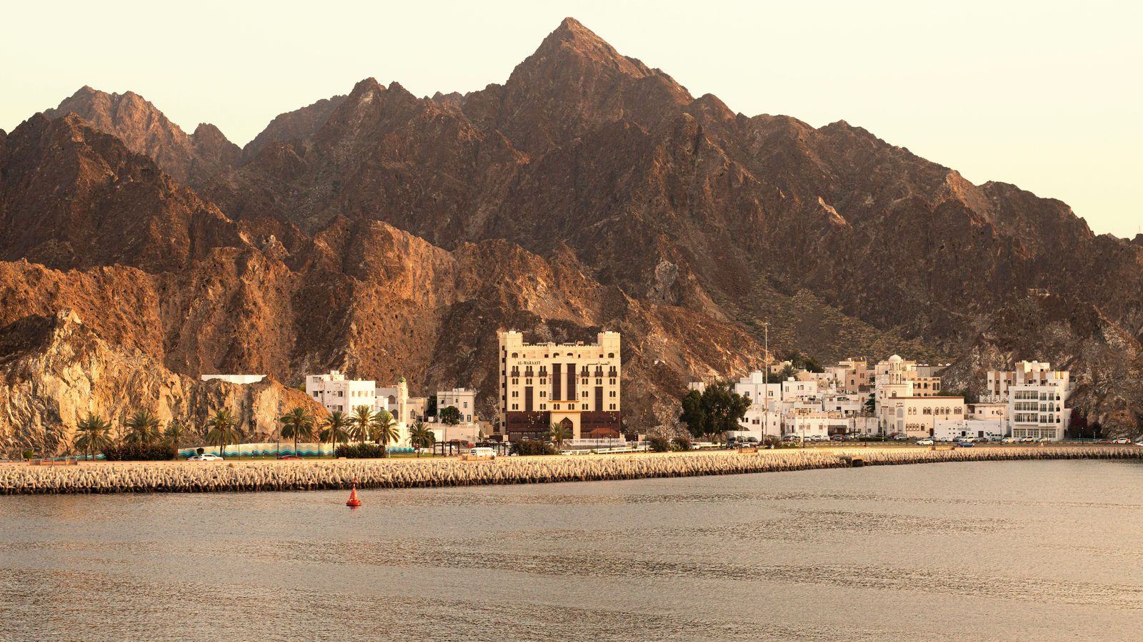 Chauffeur service in Muscat: airport transfers, cruise pickups and day trips