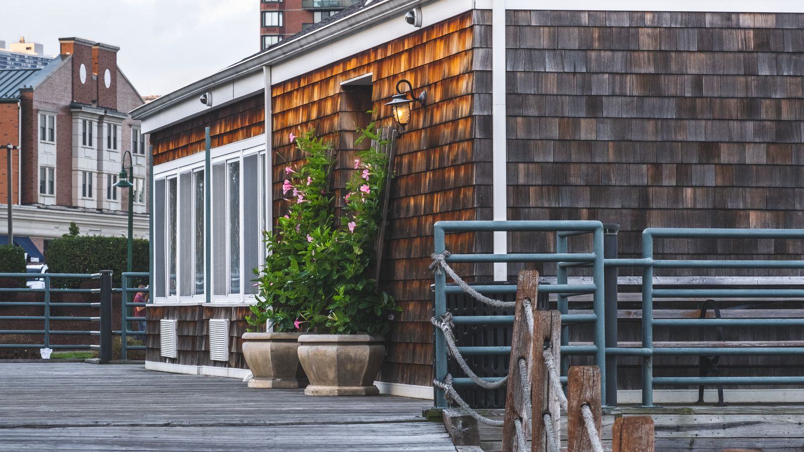 Chauffeur service on Nantucket: ACK airport, Hyannis ferry transfers and island cars