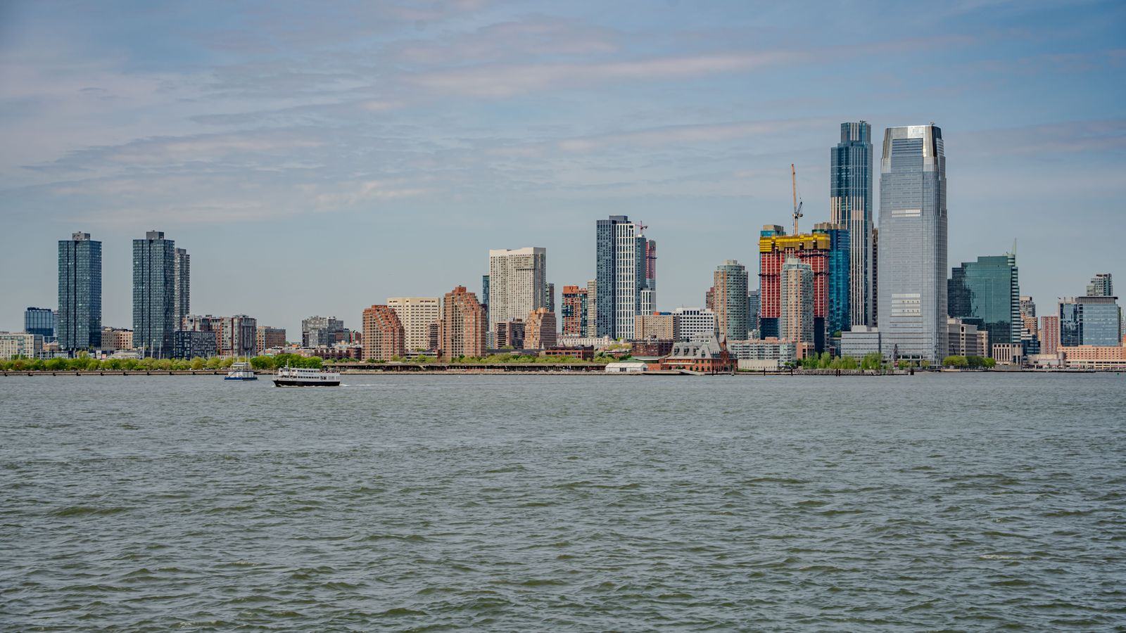 Chauffeur service in Newark: EWR airport transfers, black cars and Manhattan runs