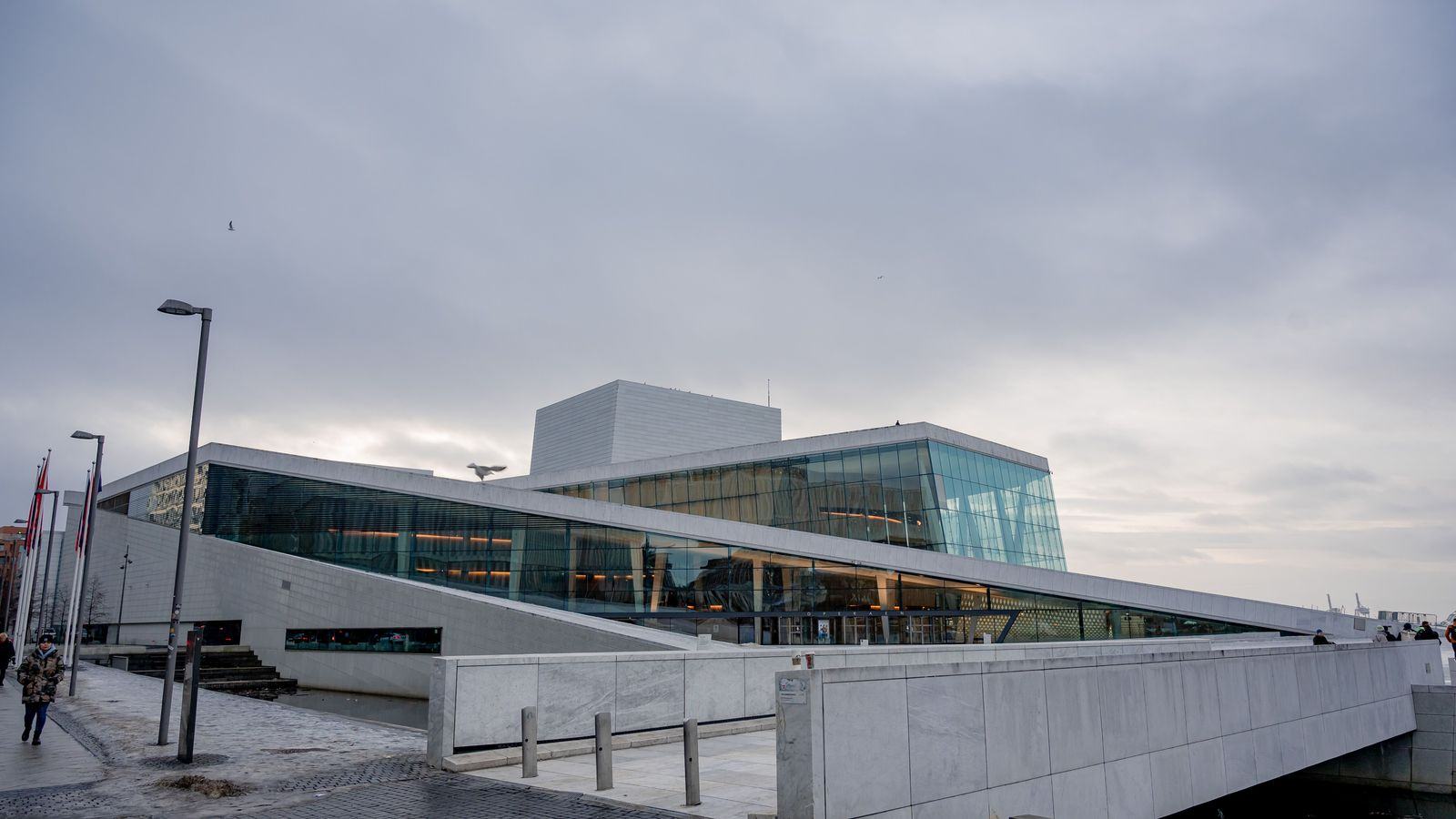 Chauffeur service in Oslo: Gardermoen transfers, executive cars and city chauffeurs