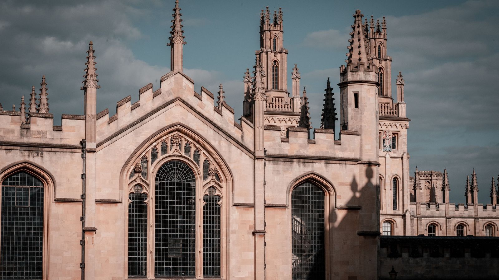 Chauffeur Service Oxford | Heathrow, Gatwick & College Cars
