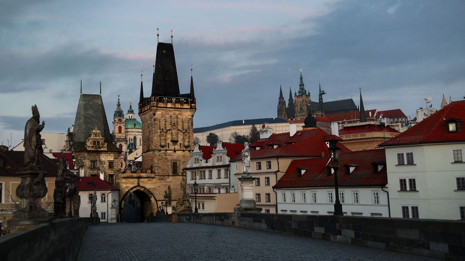 Chauffeur service in Prague: Václav Havel Airport transfers and black cars