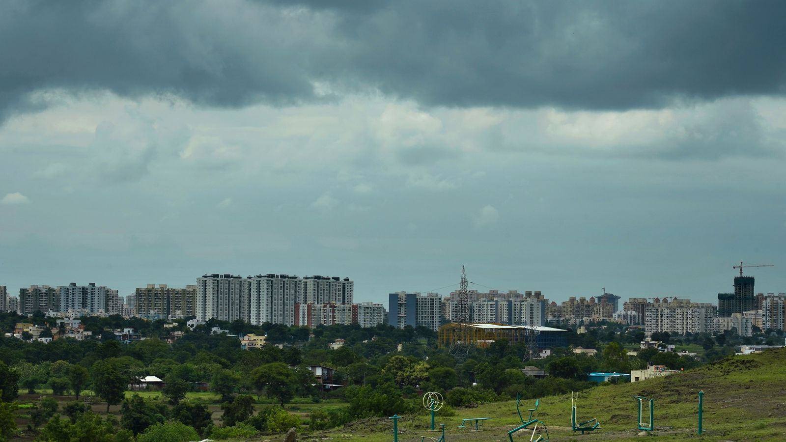 Chauffeur service in Pune: PNQ airport transfers, IT park commutes and Mumbai runs