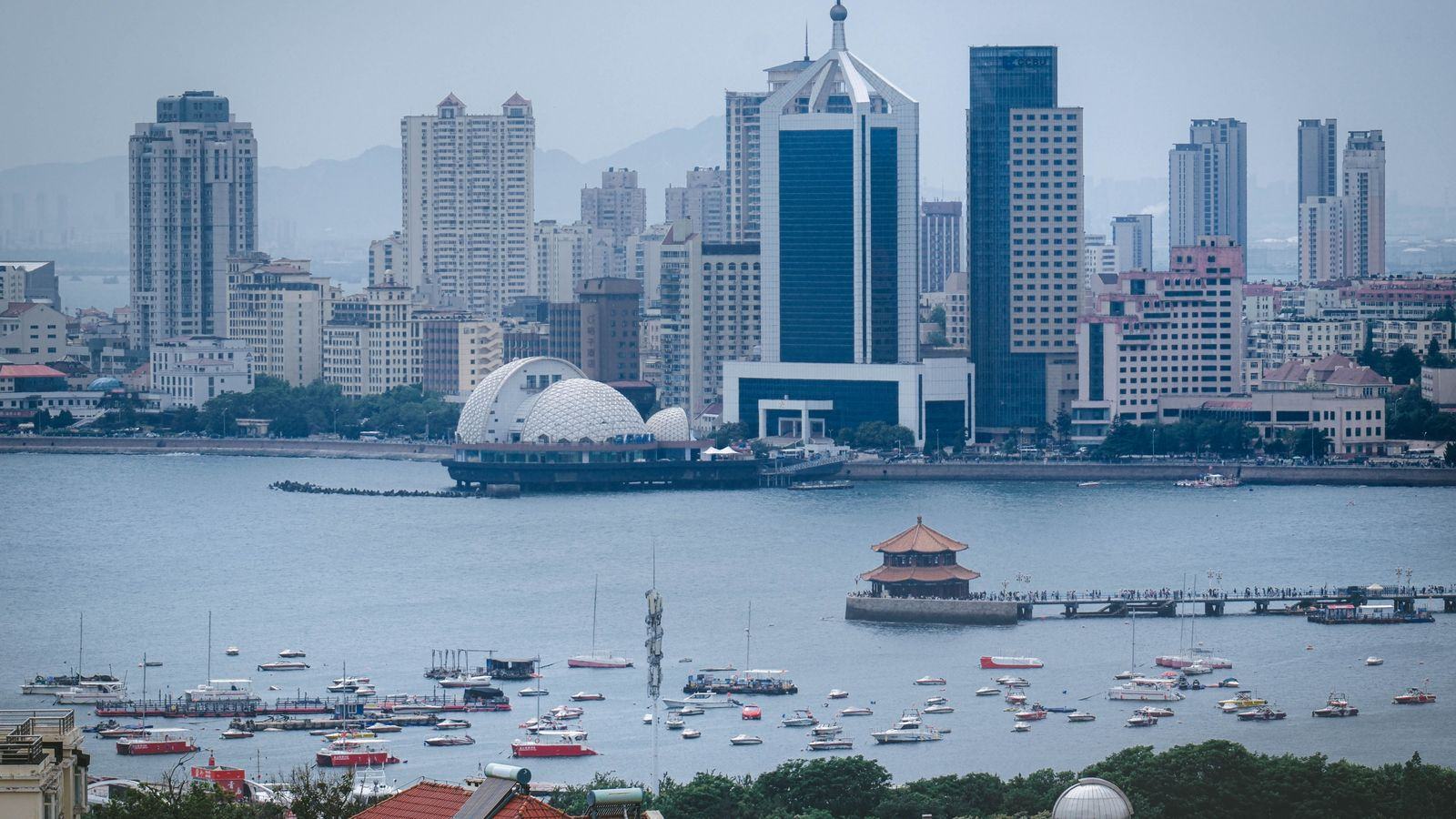Chauffeur service in Qingdao: Jiaodong airport transfers, cruise pickups and business cars