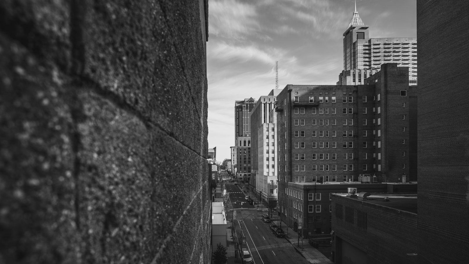 Chauffeur service in Raleigh: RDU airport transfers, RTP business travel and black cars