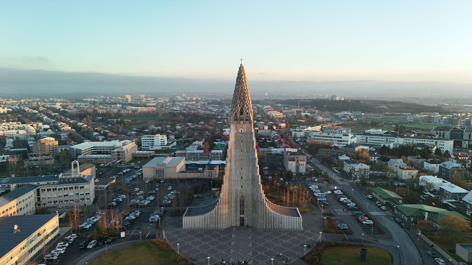 Chauffeur service in Reykjavik: Keflavík airport transfers, Blue Lagoon and Golden Circle