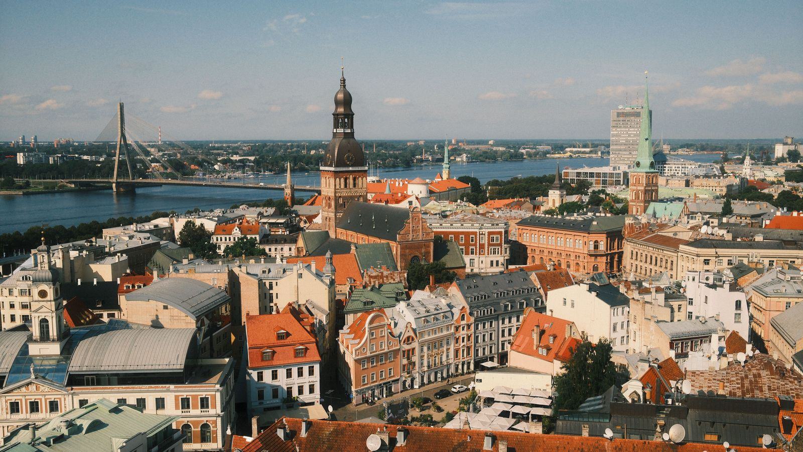 Chauffeur service in Riga: RIX airport transfers, cruise pickups and intercity cars