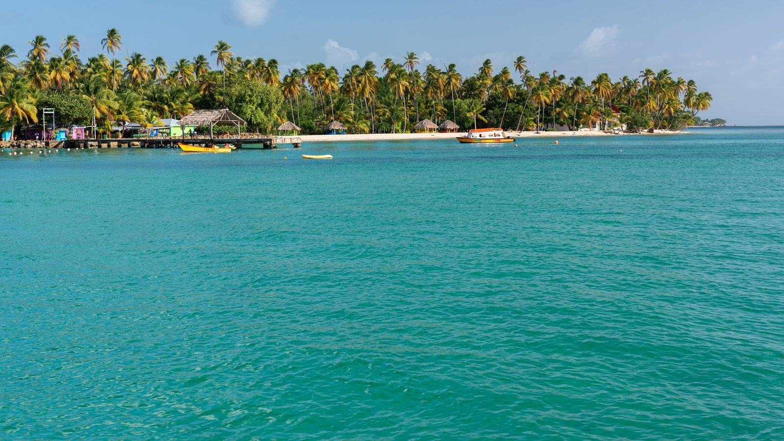 Chauffeur service in Roatan: RTB airport transfers, cruise port pickups and West Bay rides