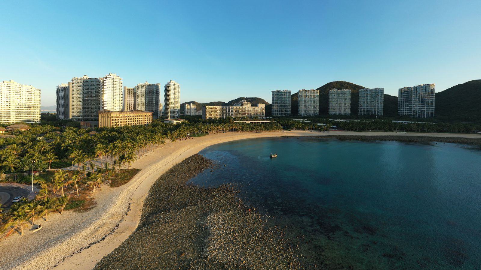 Chauffeur service in Sanya: Phoenix airport transfers and cars to every resort bay
