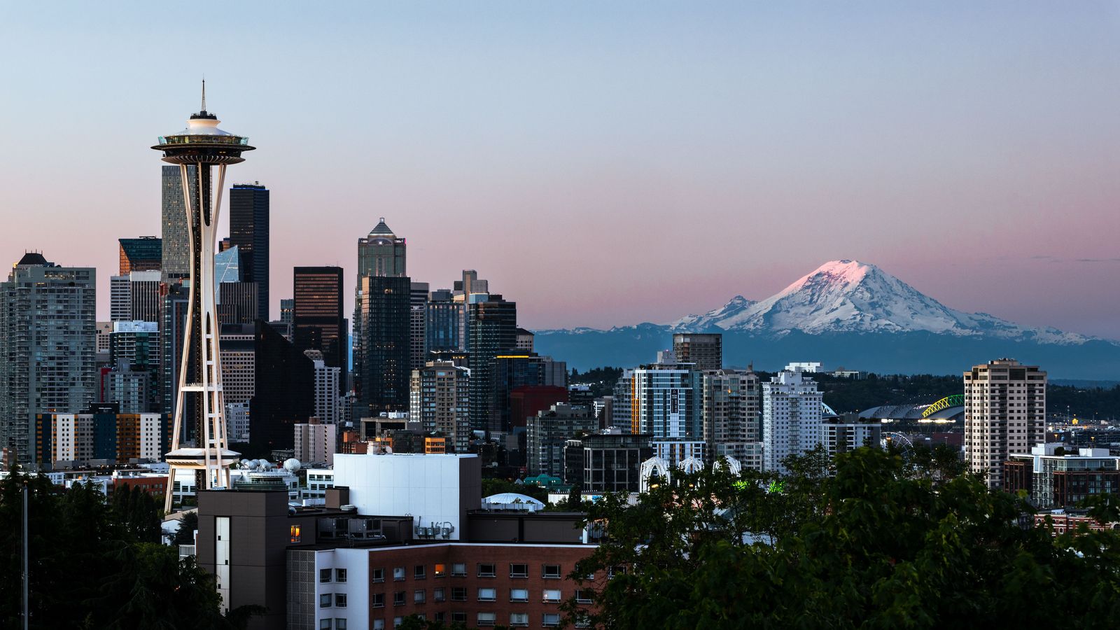 Chauffeur service in Seattle: Sea-Tac transfers, cruise terminals and Eastside cars