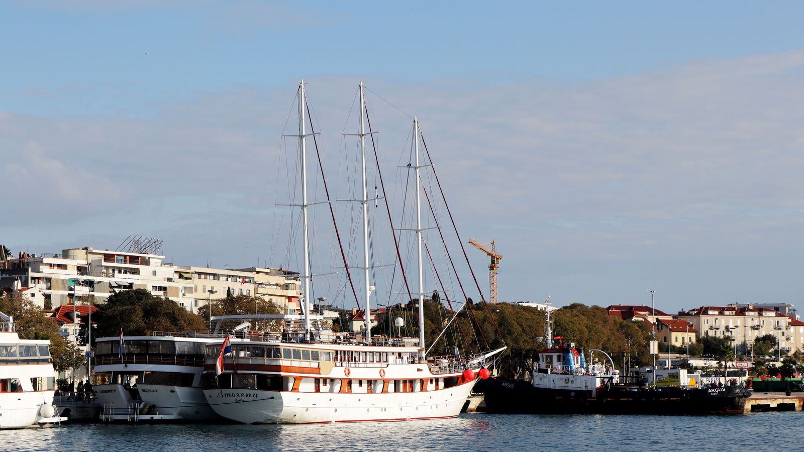 Chauffeur service in Split: SPU airport transfers, ferry port and Dalmatian coast