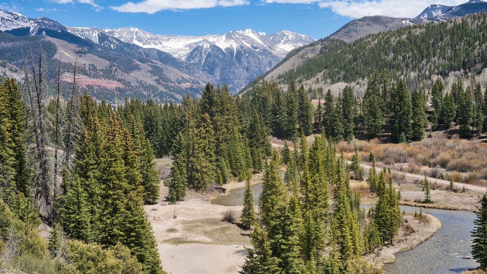 Telluride airport transfer and chauffeur service from Montrose and Telluride Regional