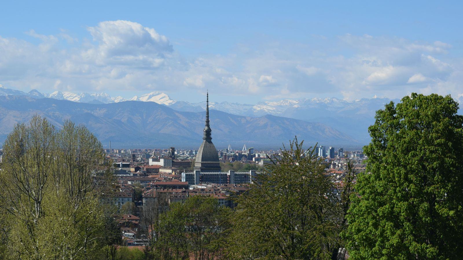 Chauffeur service in Turin: Caselle airport transfers, business cars and Alpine runs