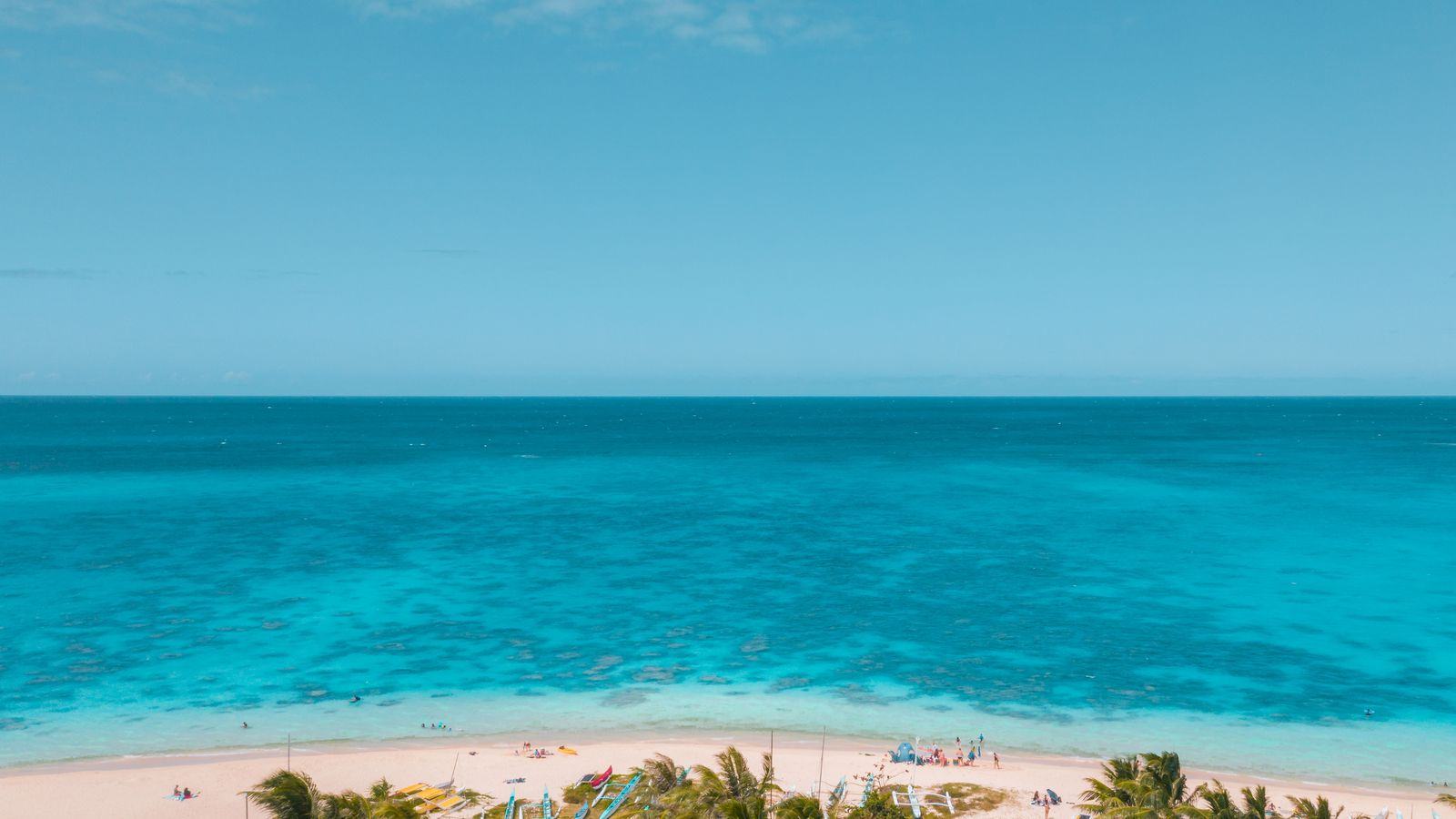 Chauffeur service in Turks and Caicos: Providenciales airport and Grace Bay transfers