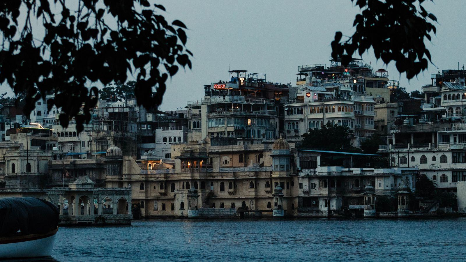 Chauffeur service in Udaipur: palace hotel transfers, destination wedding cars and UDR pickups