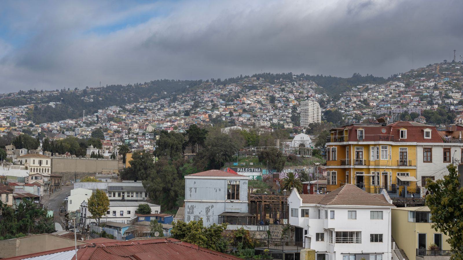 Chauffeur service in Valparaiso: Santiago airport transfers, cruise port pickups and coast trips