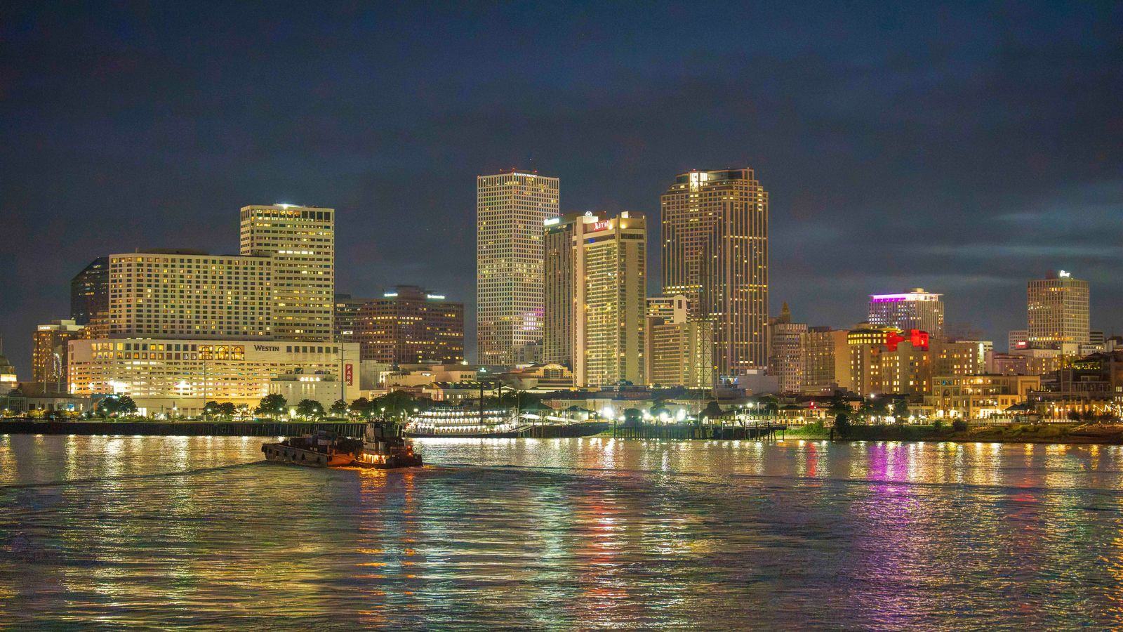 Chauffeur Service Windsor Ontario | DTW & YQG Border Cars