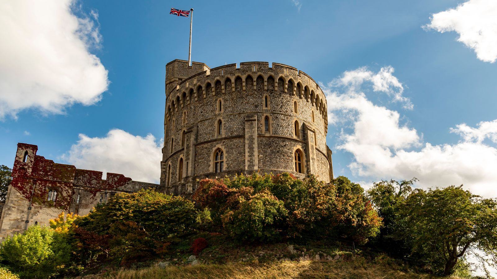 Chauffeur service in Windsor: Heathrow transfers, Royal Ascot cars and castle visits