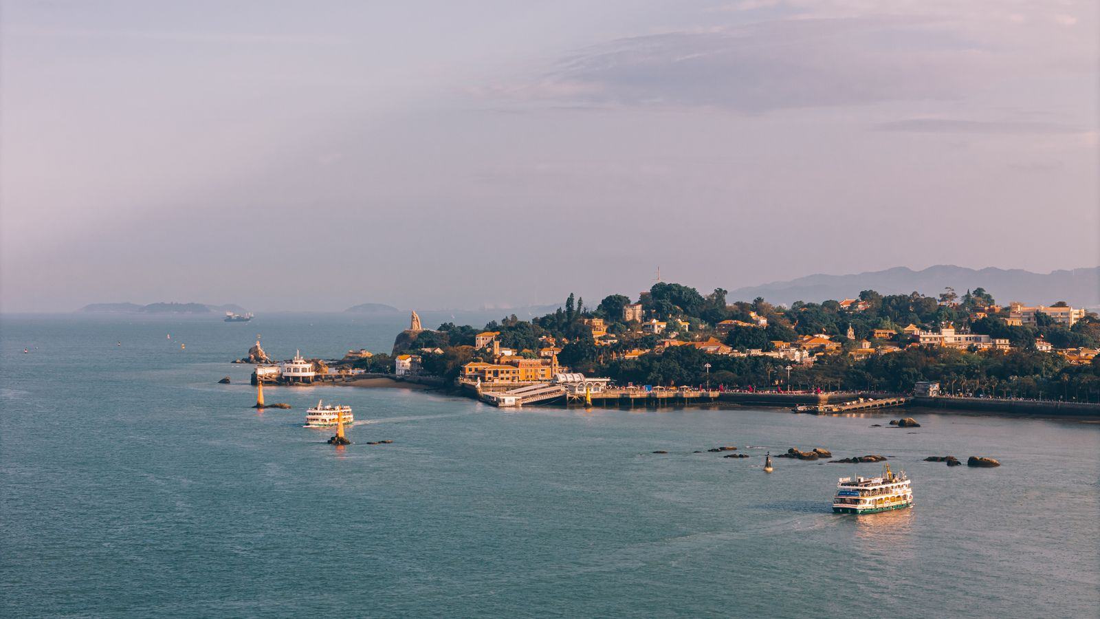 Chauffeur service in Xiamen: Gaoqi airport transfers, cruise terminal cars and business travel