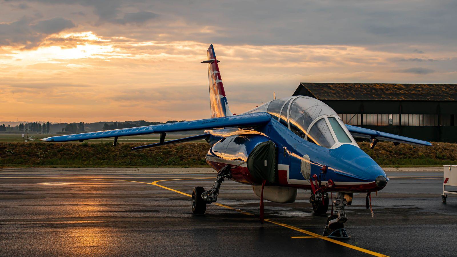 Saint-Tropez La Mole Airport Car Service | LTT Chauffeur