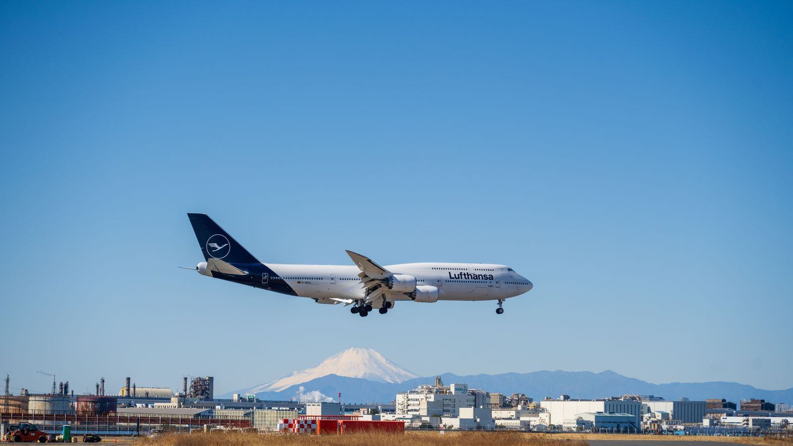 Tokyo Haneda Private Jet Car Service | HND Chauffeur