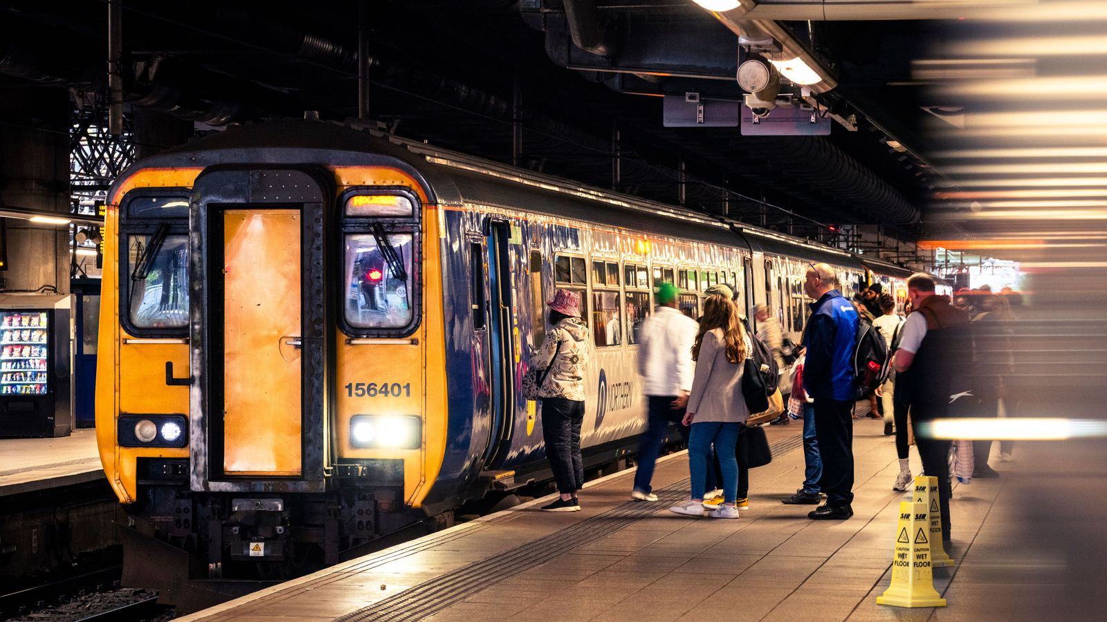 Manchester Piccadilly chauffeur: fixed-fare cars from the station approach