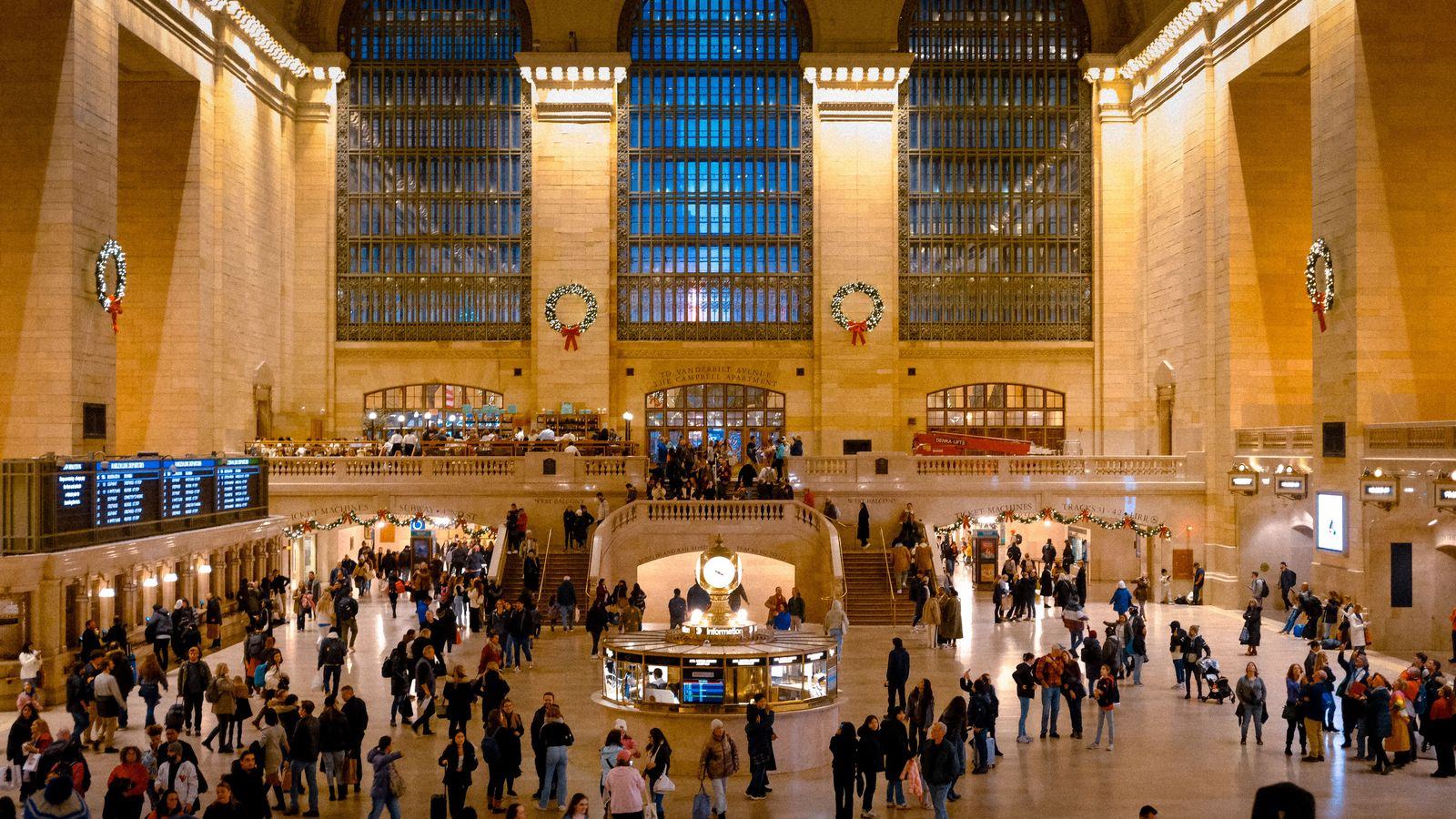Montreal Central Station Car Service | Chauffeur to YUL