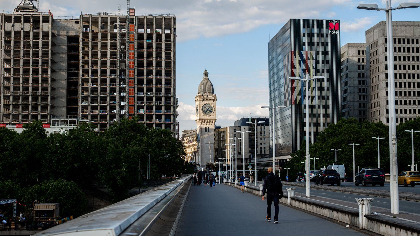 Paris Gare de Lyon Chauffeur | Train Station Car Service