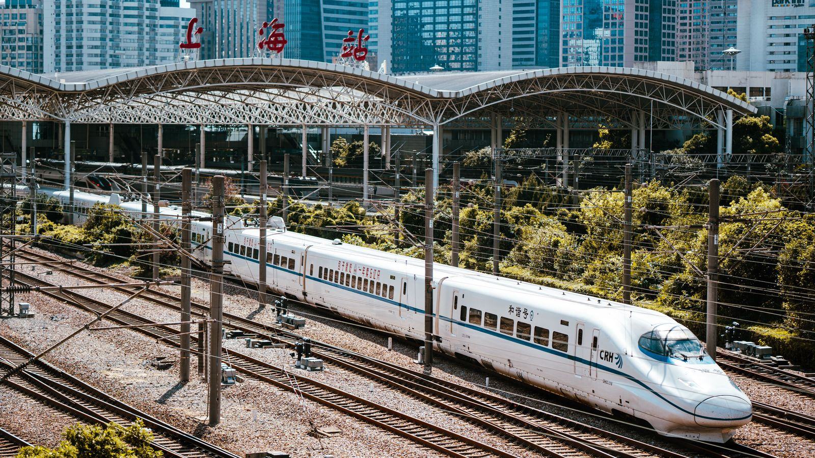 Shanghai Hongqiao Station Chauffeur | Cars to PVG & Bund
