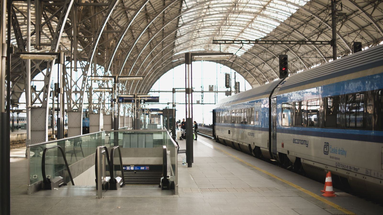 Vienna Hauptbahnhof Chauffeur | Cars to VIE & the Ring