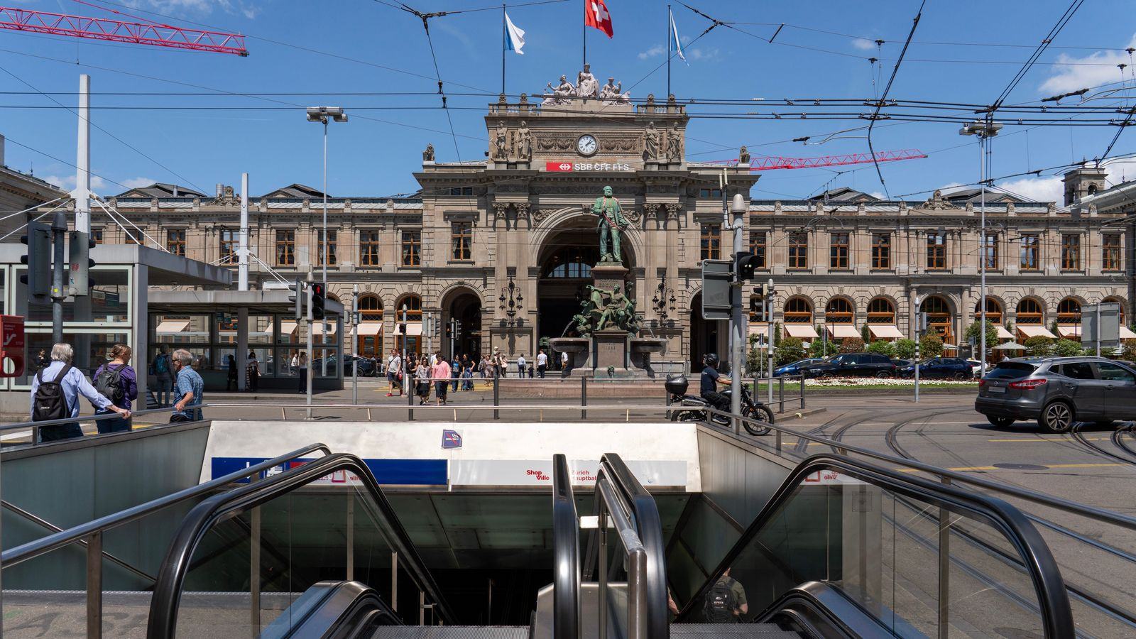 Zurich HB Chauffeur | Hauptbahnhof Car Service to ZRH & Alps